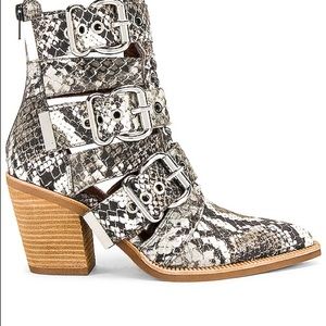 Jeffery Cambell Caceres booties 💜💜
